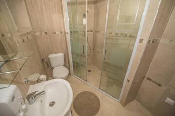 Фото номера Дом с 8 спальнями Гостевой дом Vakarel Residence г. Vakarel 12