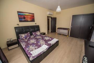 Фото номера Дом с 8 спальнями Гостевой дом Vakarel Residence г. Vakarel 7